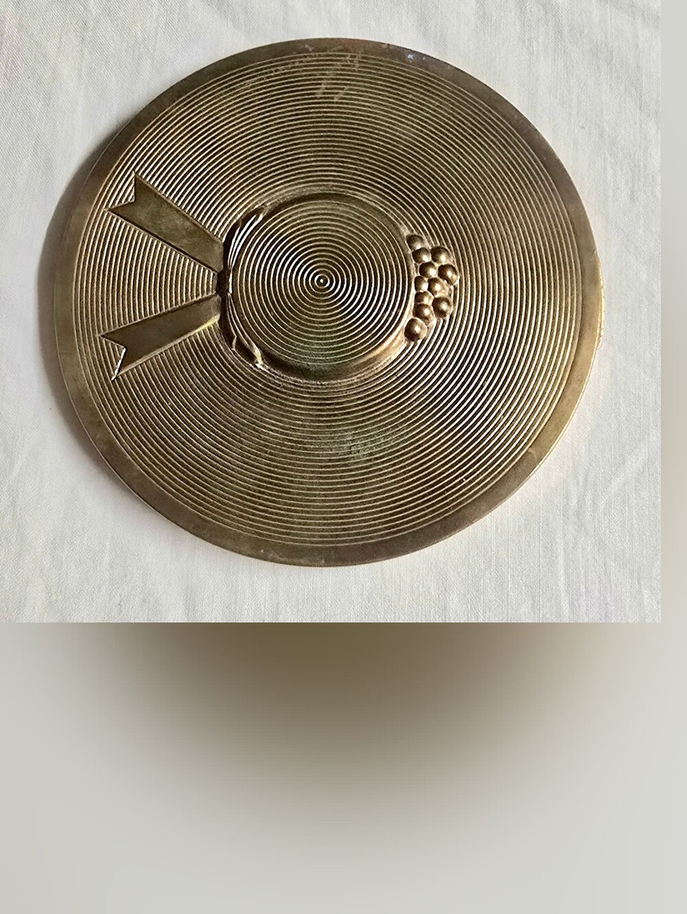 VTG 1940s Dorothy Gray "Picture Hat" Compact w/ Missing Mirror